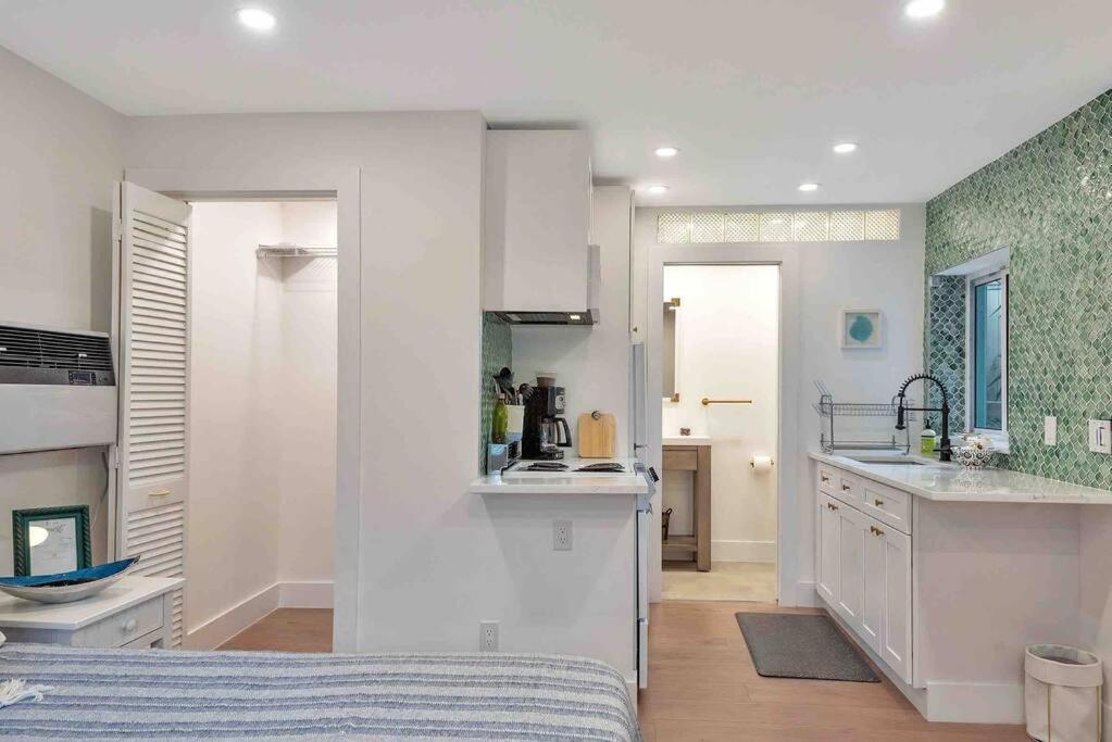 Charming Studio W Pool One Mile To Beach Pets Welcome Lake Worth Beach Exterior foto