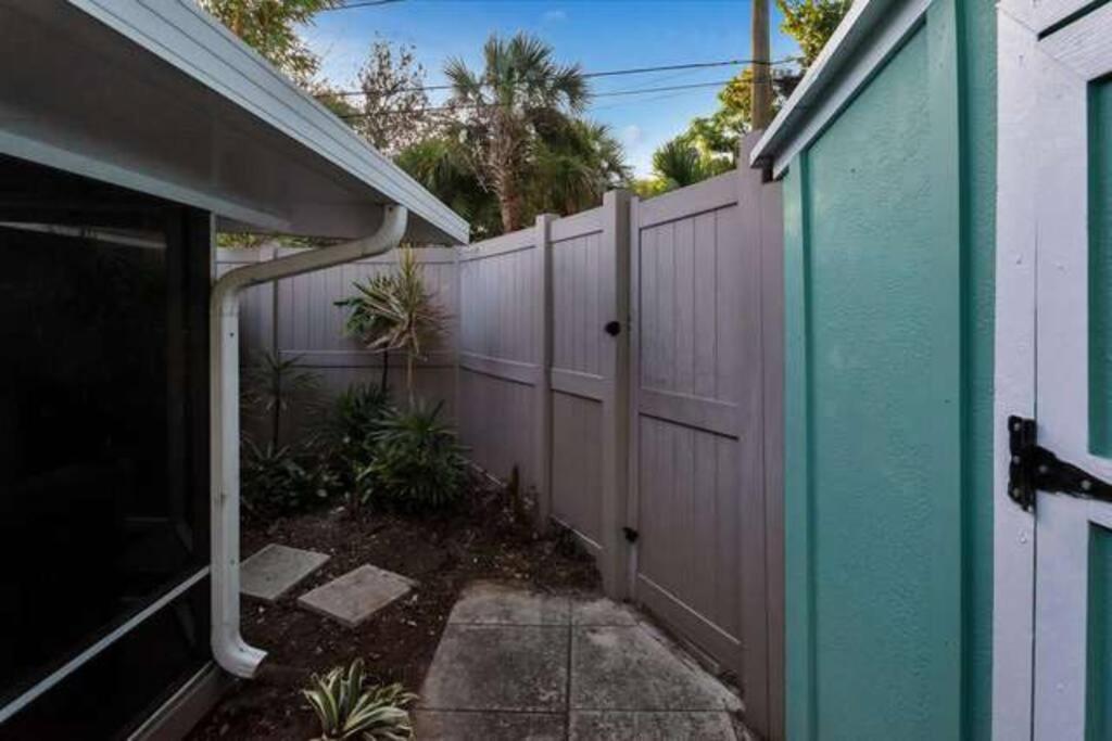 Charming Studio W Pool One Mile To Beach Pets Welcome Lake Worth Beach Exterior foto